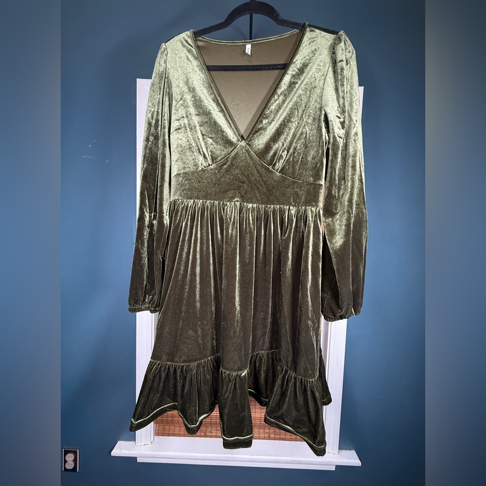 HALARA GREEN VELVET DRESS - Picture 3 of 4